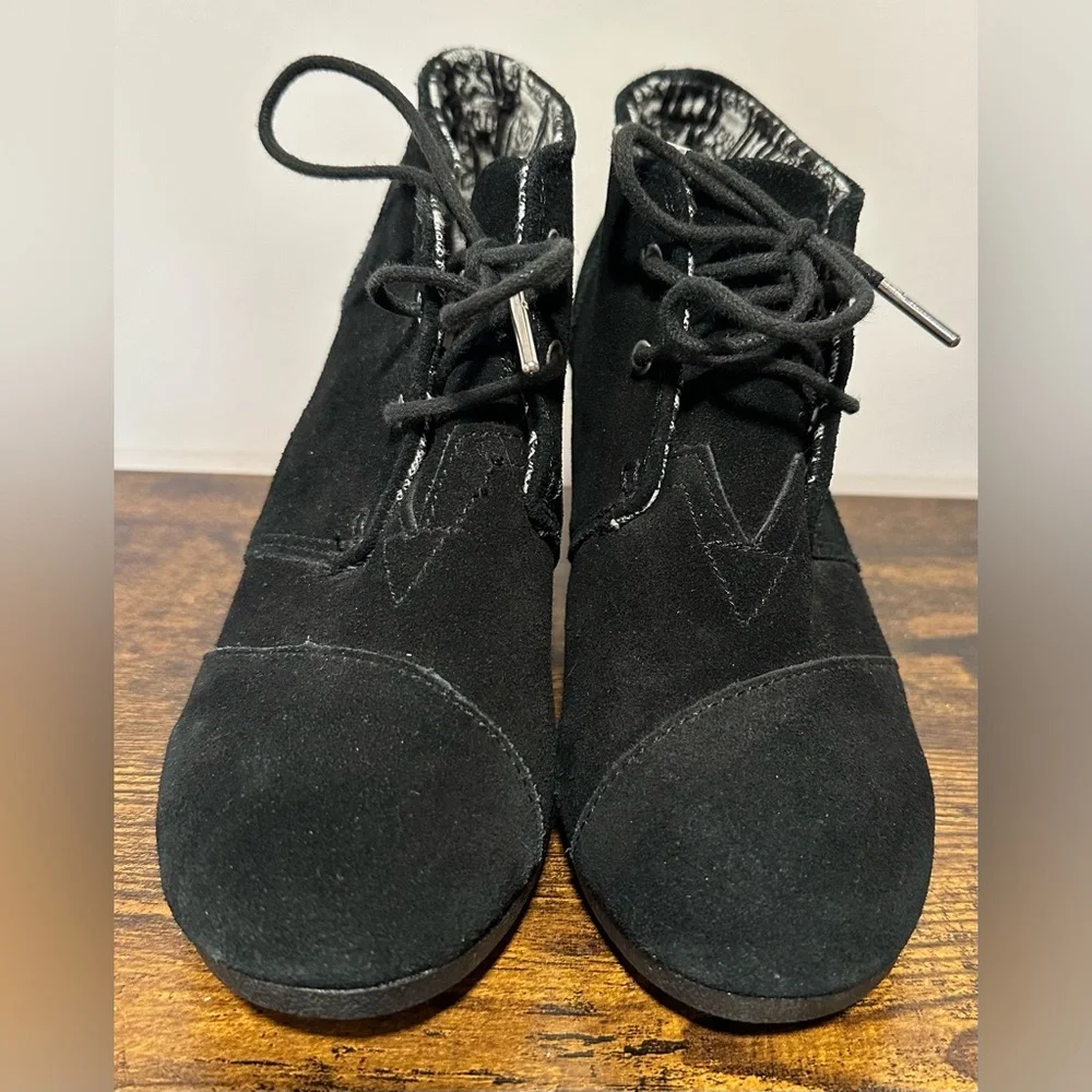 Toms Women’s Black Suede Wedge Booties Size 7.5